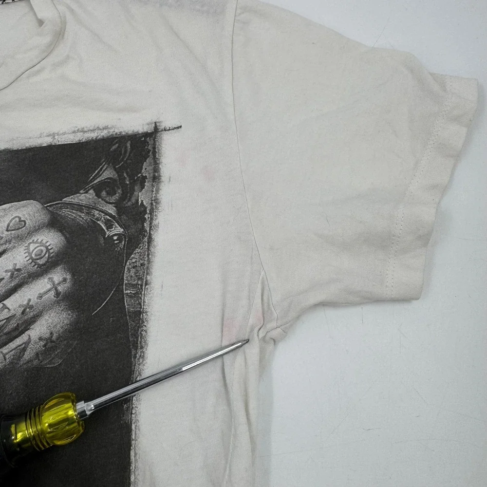 Religion Graphic Print T Shirt Mens Small Beige Tattoo Hand‎ Chain Portugal